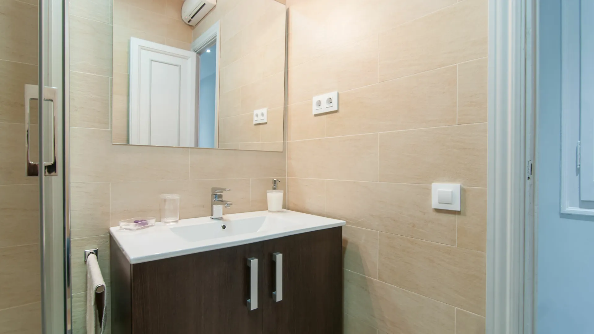 Go Bcn Apartments Rossello Barcelona Spain