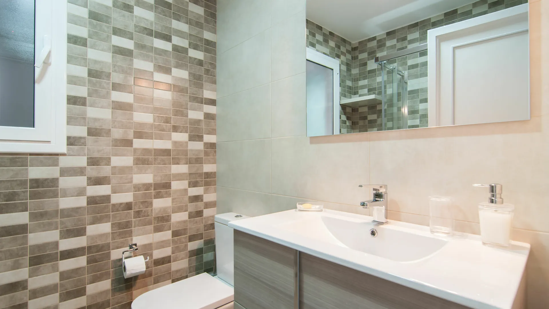 Go Bcn Apartments Rossello Barcelona